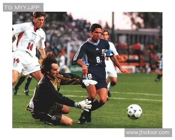 世界杯经典瞬间回顾：那些改变历史的进球与惊心动魄的时刻