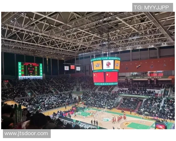 球迷炸锅热议篮球八卦 行为背后引发广泛关注与深度思考